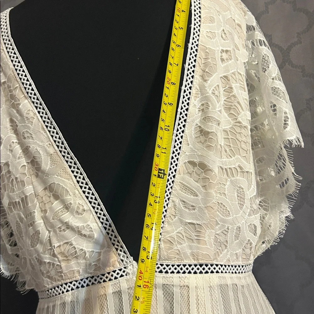 Tobi Elegant White Lace Dress with Deep V-Neck size M - Picture 15 of 16